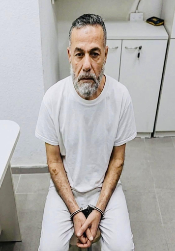 Hussam Abu Safiya - pediatra e direttore dell’ospedale Kamal Adwan nel nord di Gaza/  è stato arrestato il 27 dicembre 2024. Finora nessuna accusa circostanziata è stata mai presentata contro di lui. È detenuto come “combattente illegale”, una categoria giuridica generica utilizzata da Israele per detenere palestinesi senza riconoscere loro lo status di prigioniero di guerra previsto dalla Terza Convenzione di Ginevra. 