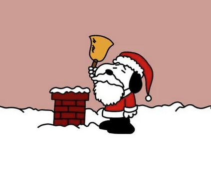  L'immagine mostra una scena invernale disegnata in uno stile cartone animato. Sulla destra c'è Snoopy con indosso un cappello da Babbo Natale rosso e un completo da Babbo Natale rosso e bianco. Il cane ha la barba bianca ed è in piedi con la mano destra alzata che tiene una campana dorata. Sulla sinistra c'è una sezione di un camino in mattoni rossi. Il terreno sotto è coperto da una superficie ondulata bianca che assomiglia alla neve.

