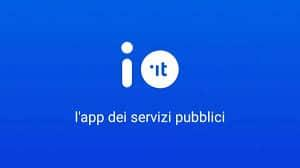 logo dell'applicazione io: la scritta io.it e "l'appuntamento dei servizi pubblici" in bianco su sfondo blu